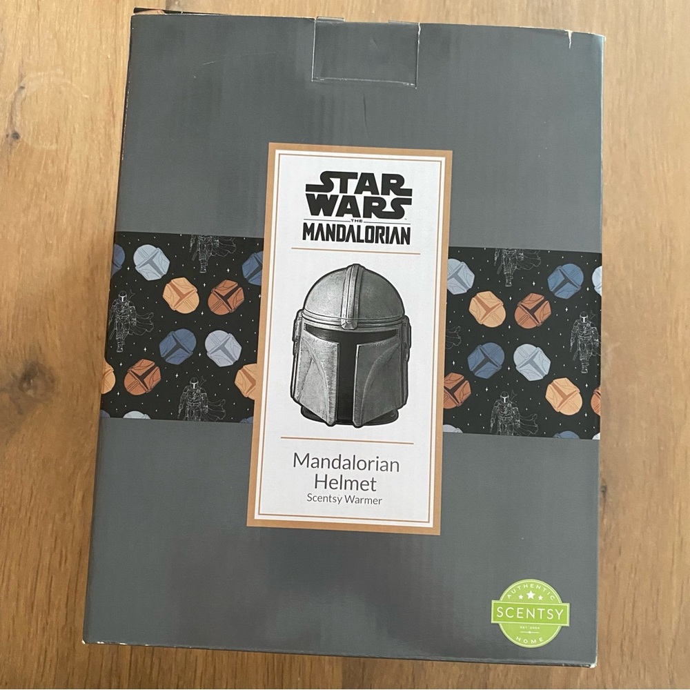 Scentsy Star Wars Mandalorian Helmet Scentsy Warmer NEW